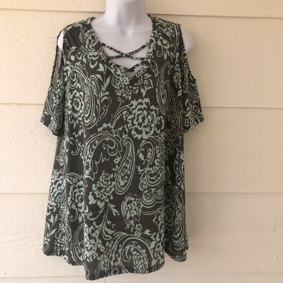 Sew in Love Paisley Softness Lrg Short Sleeve Cold Shoulder Tunic Embellished V - Picture 1 of 11